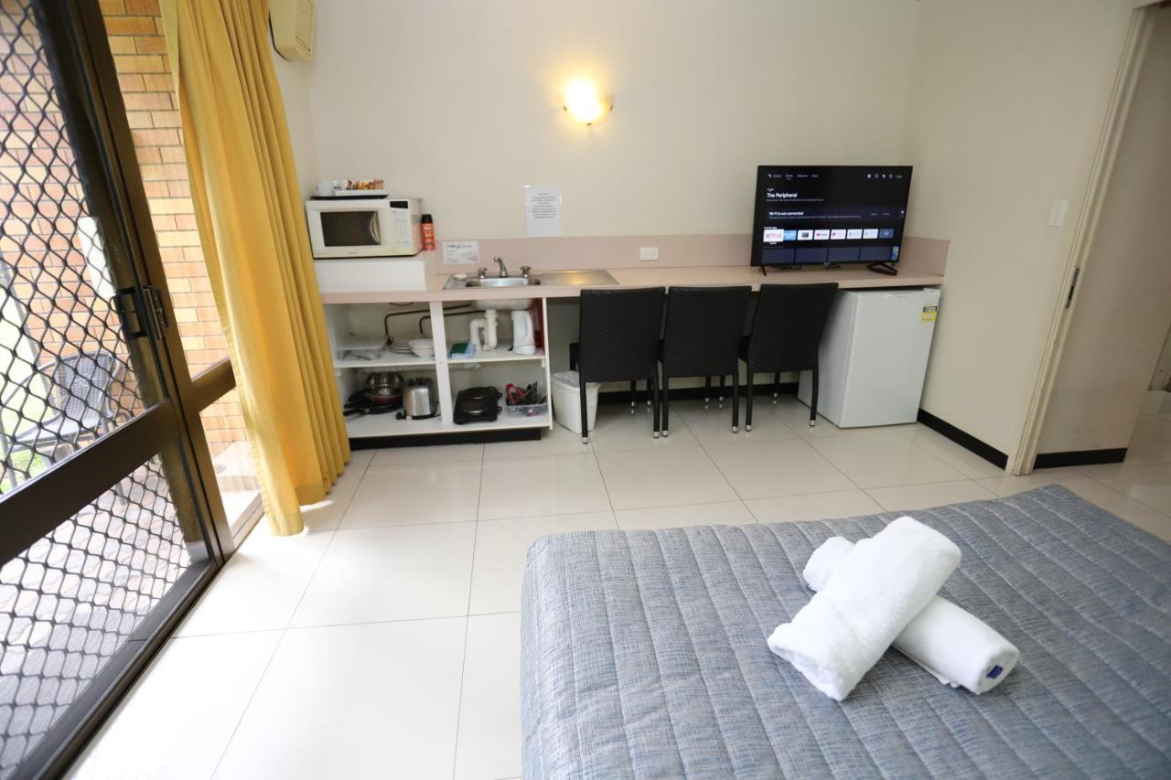 מקיי Miners Lodge Motor Inn מראה חיצוני תמונה
