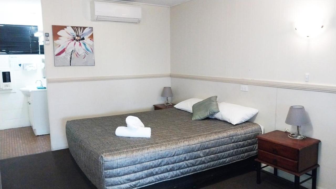 מקיי Miners Lodge Motor Inn מראה חיצוני תמונה